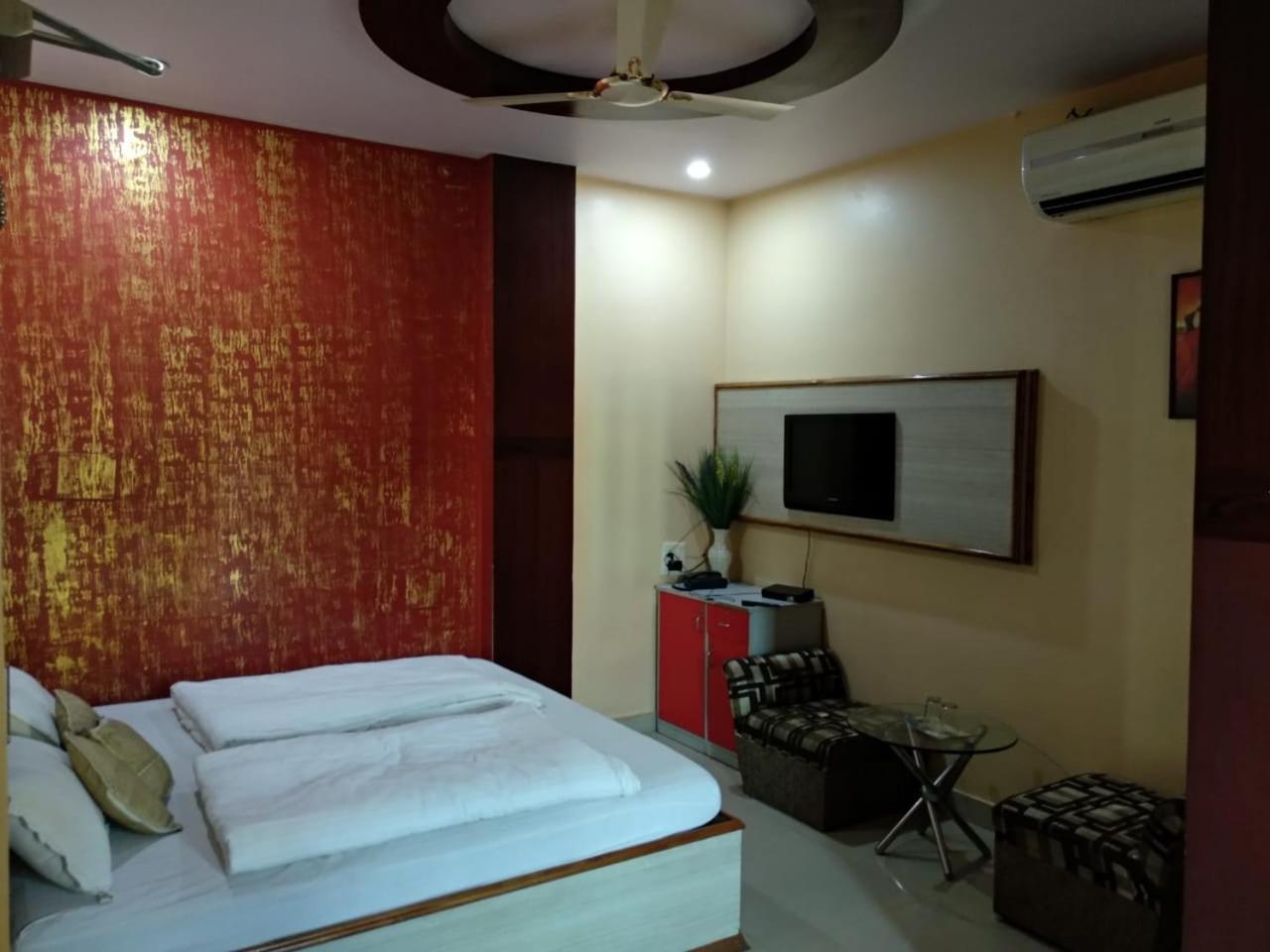 Surya Hotel Katni Kültér fotó